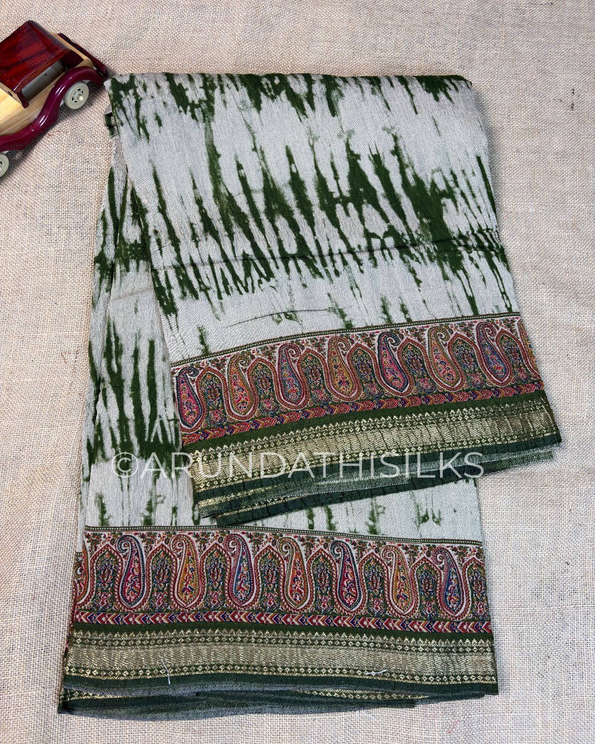 Crush Saree with Paisley Woven Border - Green